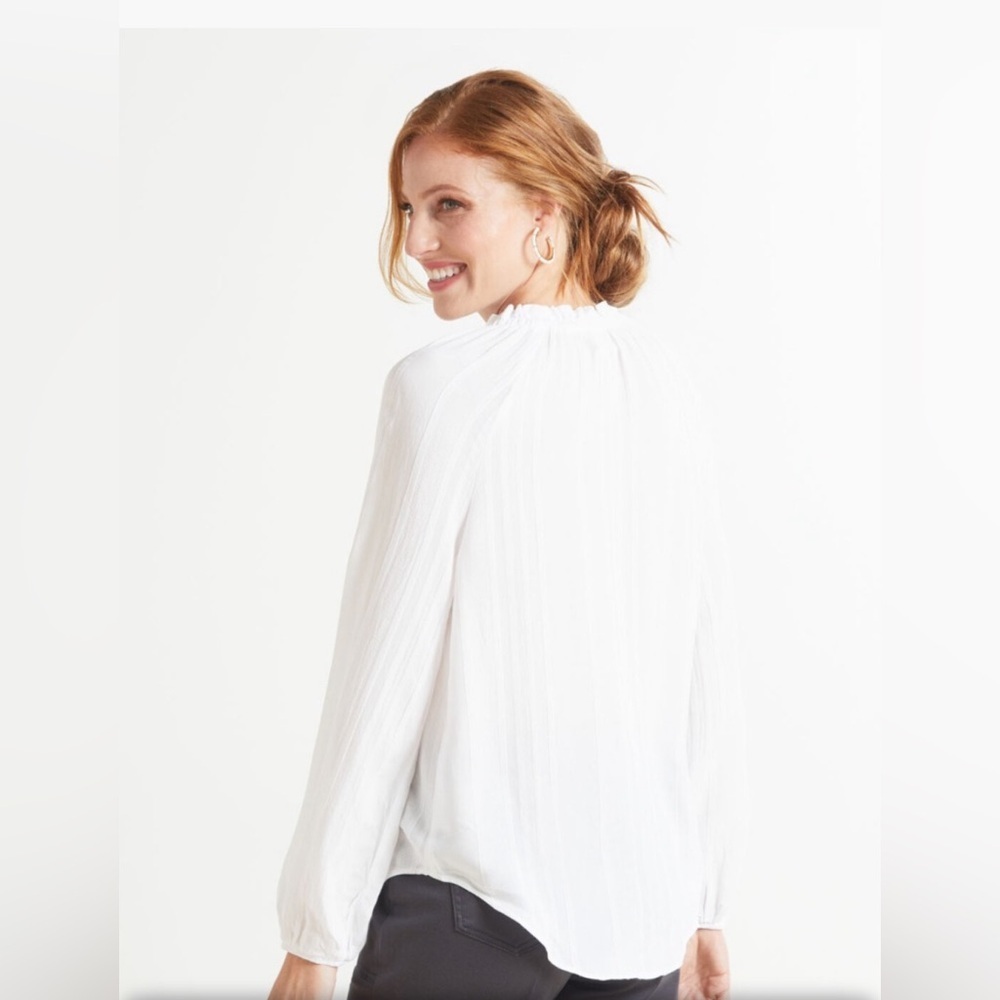 Cloth & Stone Textured Shirred Neck Top from Evereve - Picture 4 of 7